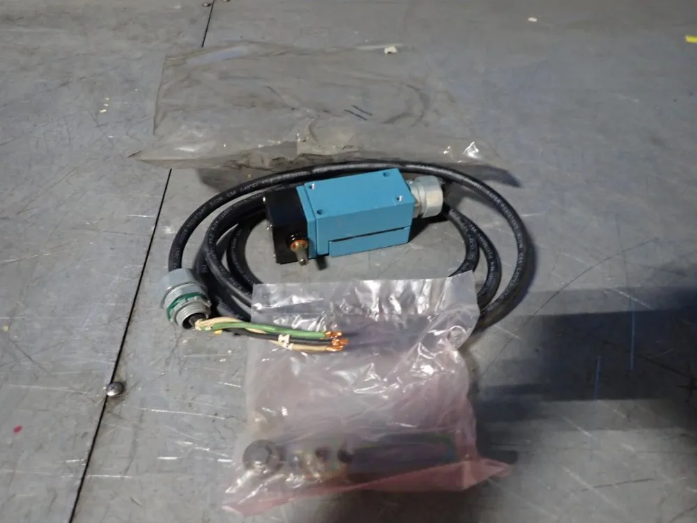 Honeywell Micro Switch Heavy Duty Limit Switch - Lsyub1a13