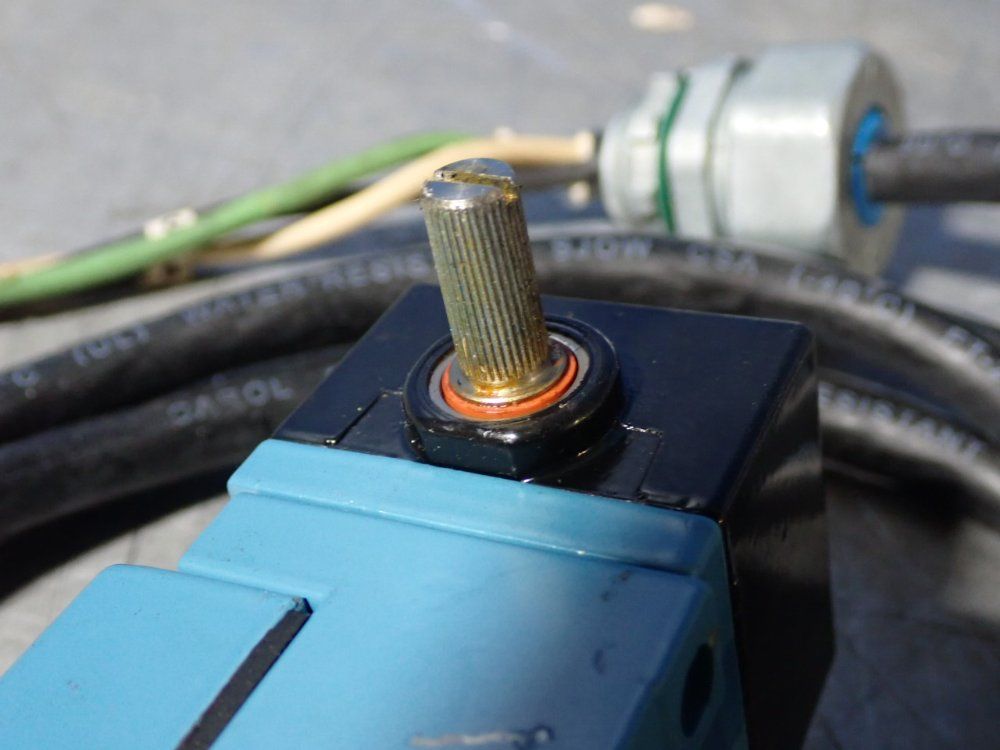Honeywell Micro Switch Heavy Duty Limit Switch - Lsyub1a13