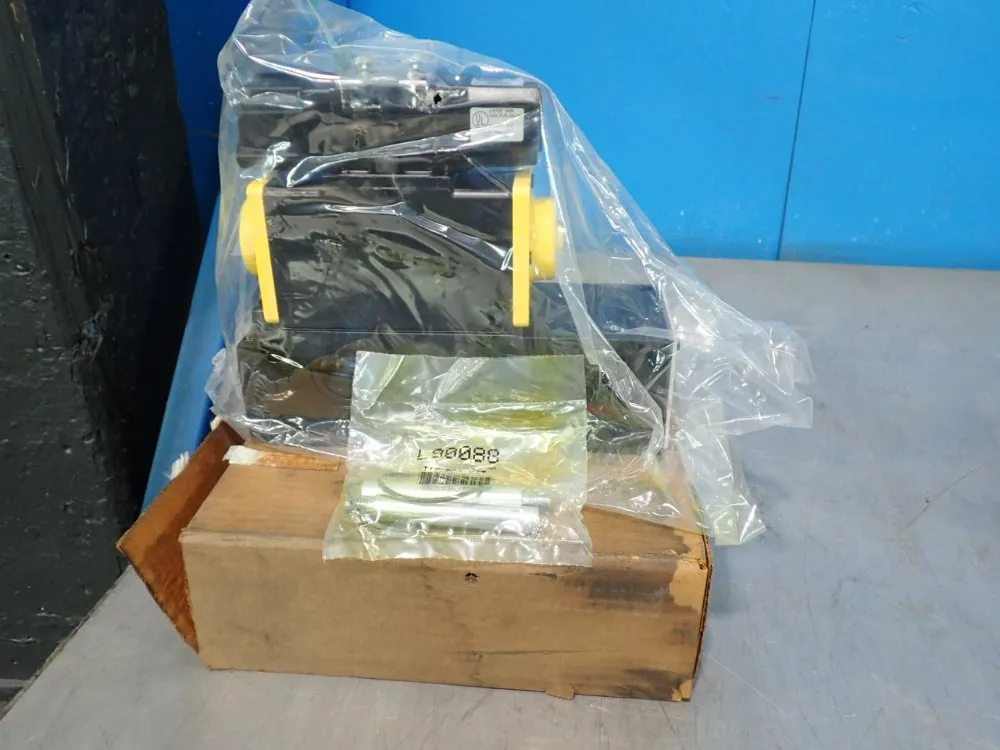 Parker 150 Psi Pneumatic Solenoid Valve - Hhb4085001