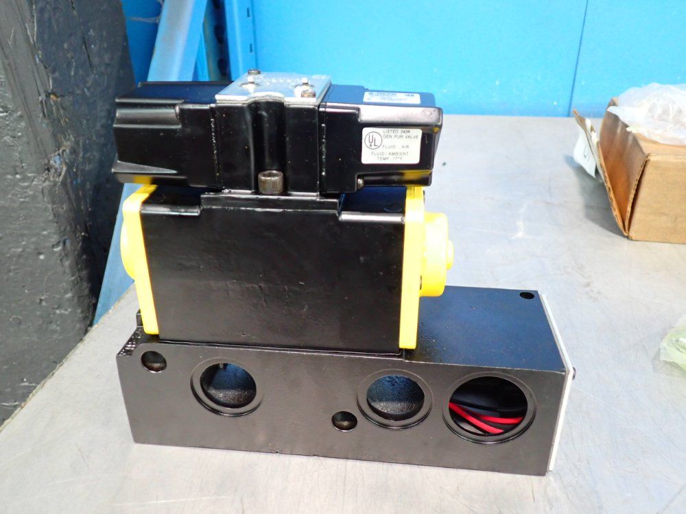 Parker 150 Psi Pneumatic Solenoid Valve - Hhb4085001