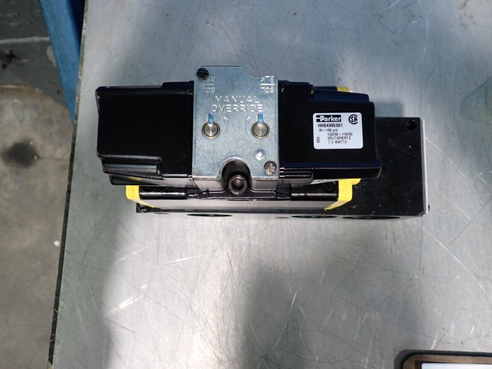 Parker 150 Psi Pneumatic Solenoid Valve - Hhb4085001