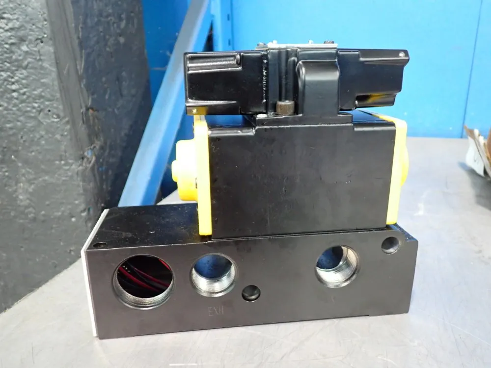 Parker 150 Psi Pneumatic Solenoid Valve - Hhb4085001