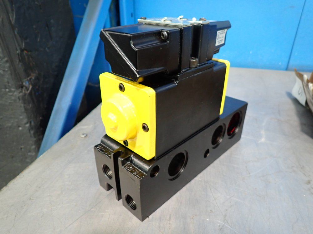 Parker 150 Psi Pneumatic Solenoid Valve - Hhb4085001