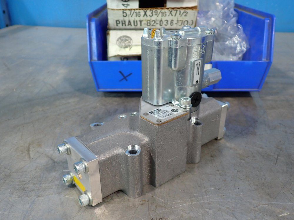 Parker 140 Psig Valvair Ii Four Way Manifold Mounted Valves - L6753910253