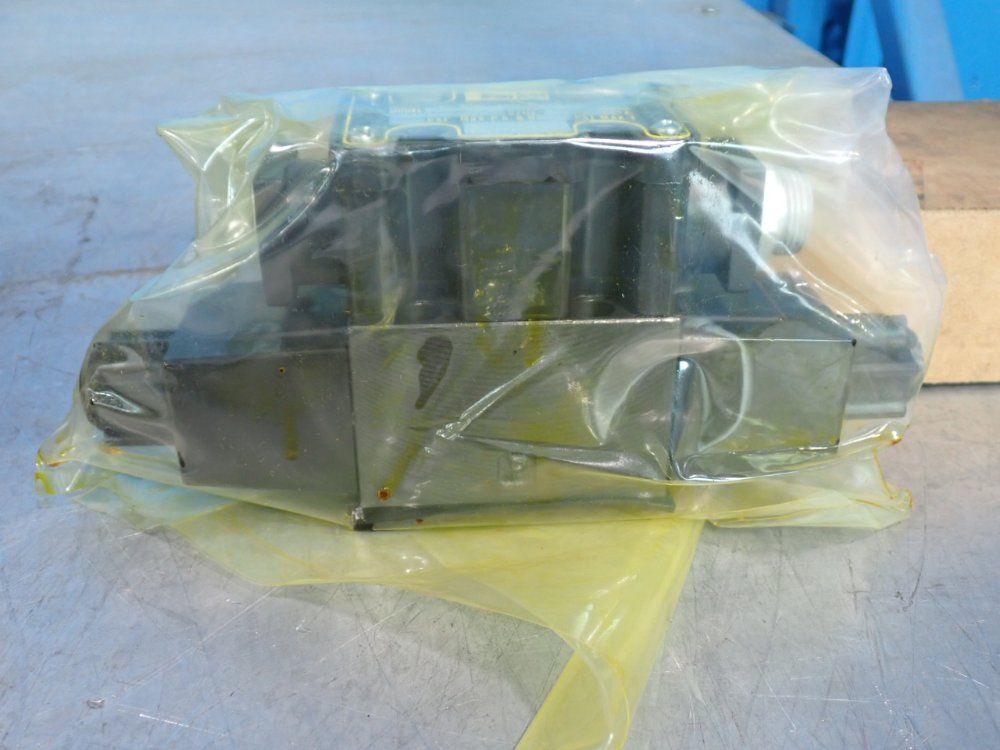 Parker 5000 Psi Hydraulic Directional Control Valve - D1vw004cnycf6 82