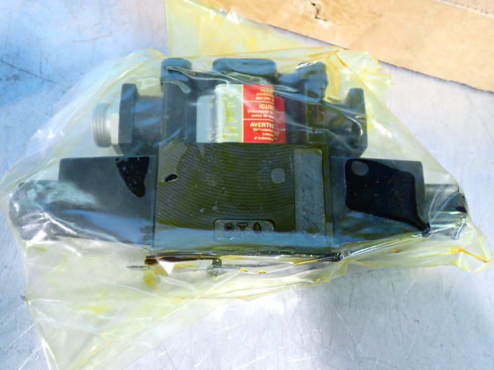 Parker 5000 Psi Hydraulic Directional Control Valve - D1vw004cnycf6 82