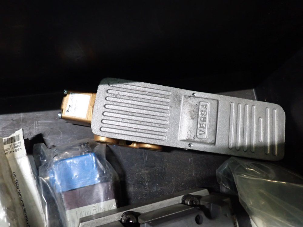 Numatics, Smc, Continental Hydraulics Pneumatic Solenoid Valve, Control Valve