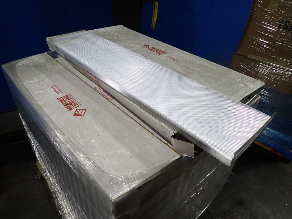 Mercury Lighting Shallow Wrap Luminaire - M106-232-oct-a-elb-unit-1pk