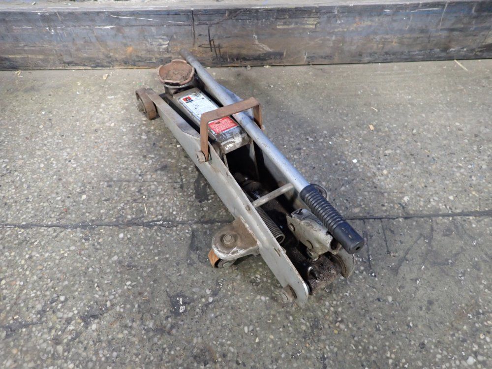 Pro Lift 4000 Lbs Hydraulic Floor Jack - F275