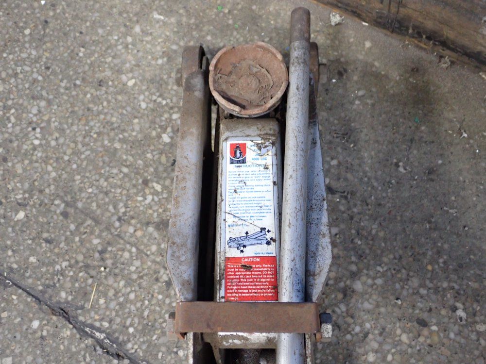 Pro Lift 4000 Lbs Hydraulic Floor Jack - F275