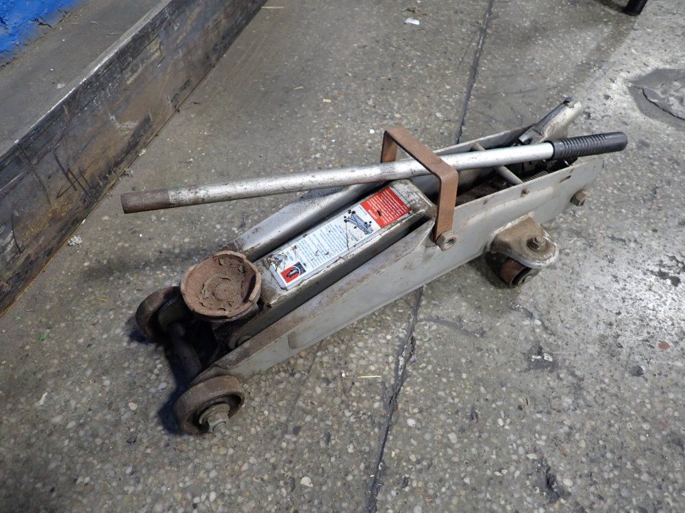 Pro Lift 4000 Lbs Hydraulic Floor Jack - F275