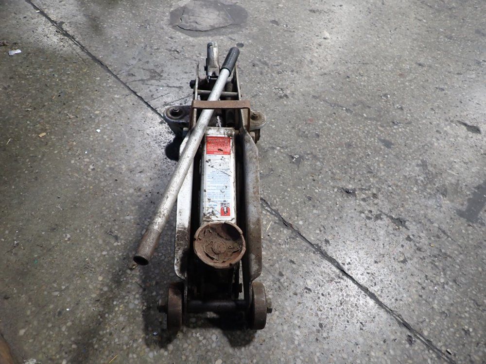 Pro Lift 4000 Lbs Hydraulic Floor Jack - F275