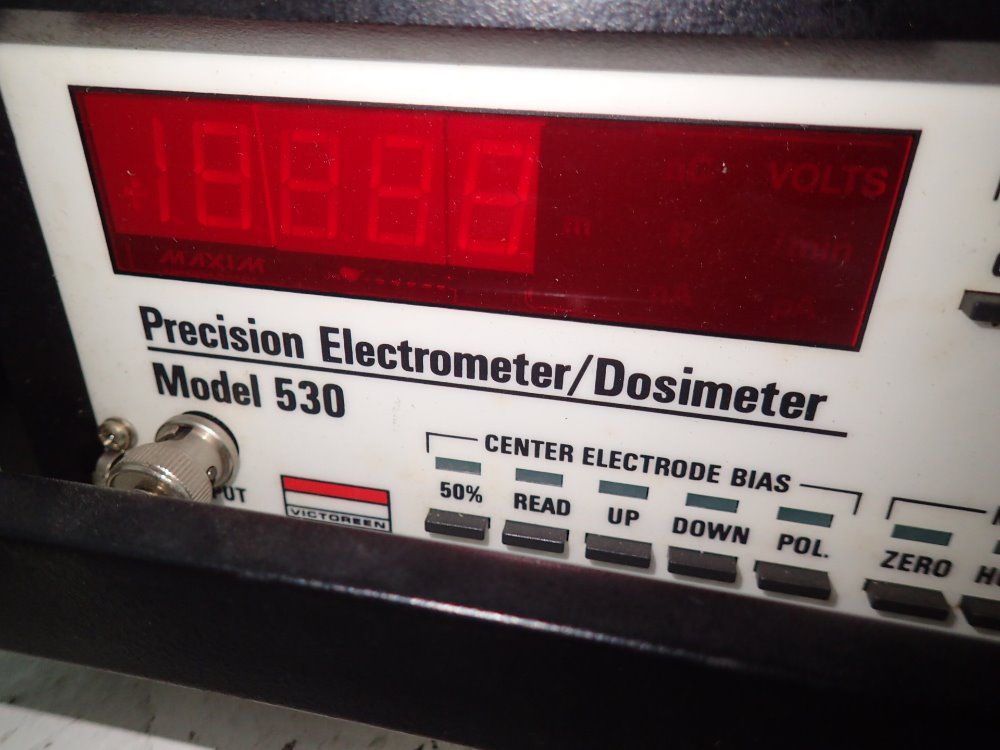 Victoreen Precision Electrometer / Dosimeter - 530