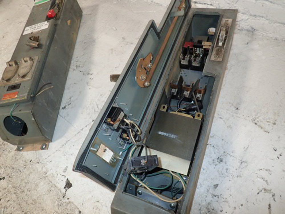 Cutler Hammer/door Man Combo Starter Enclosure