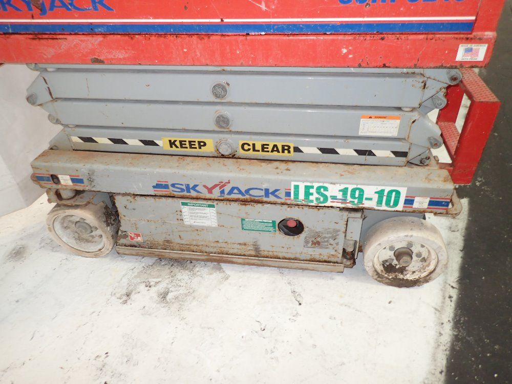Sky Jack Scissor Lift