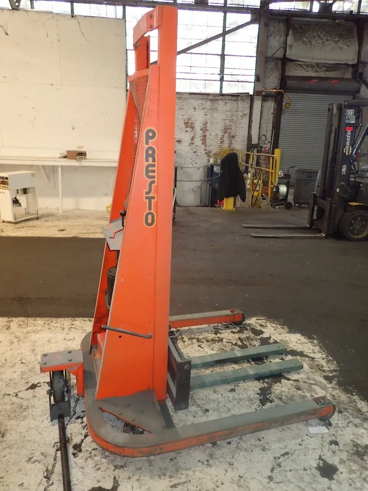 Presto Lifts Electric Straddle Lift