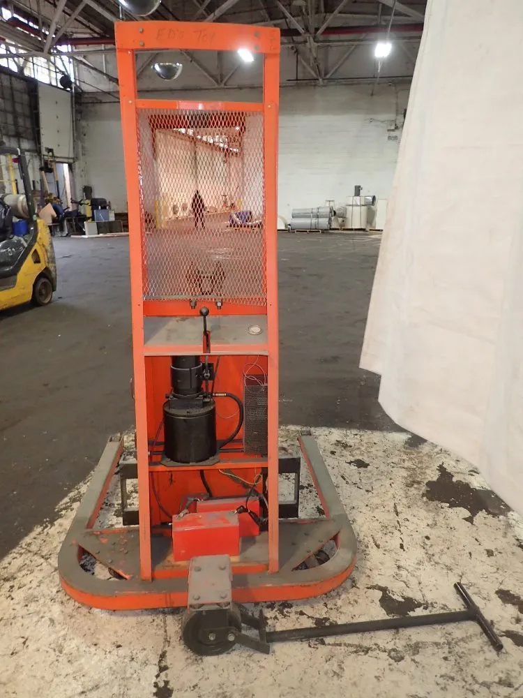 Presto Lifts Electric Straddle Lift