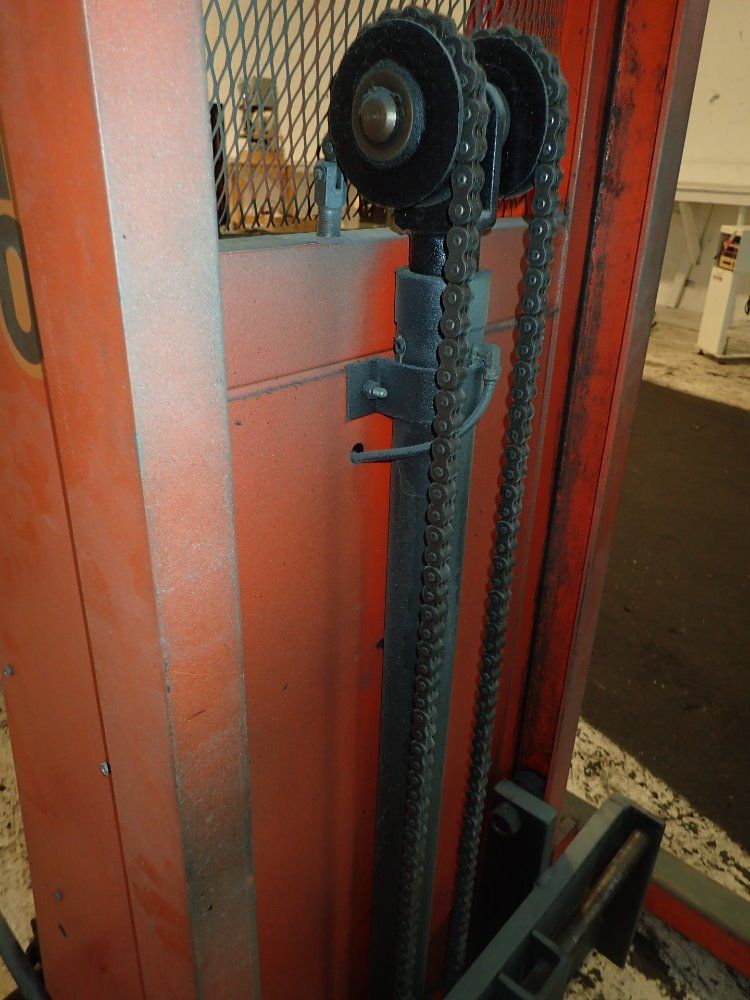 Presto Lifts Electric Straddle Lift