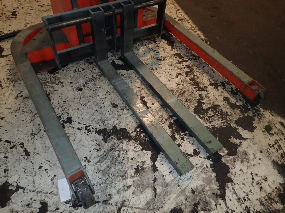 Presto Lifts Electric Straddle Lift