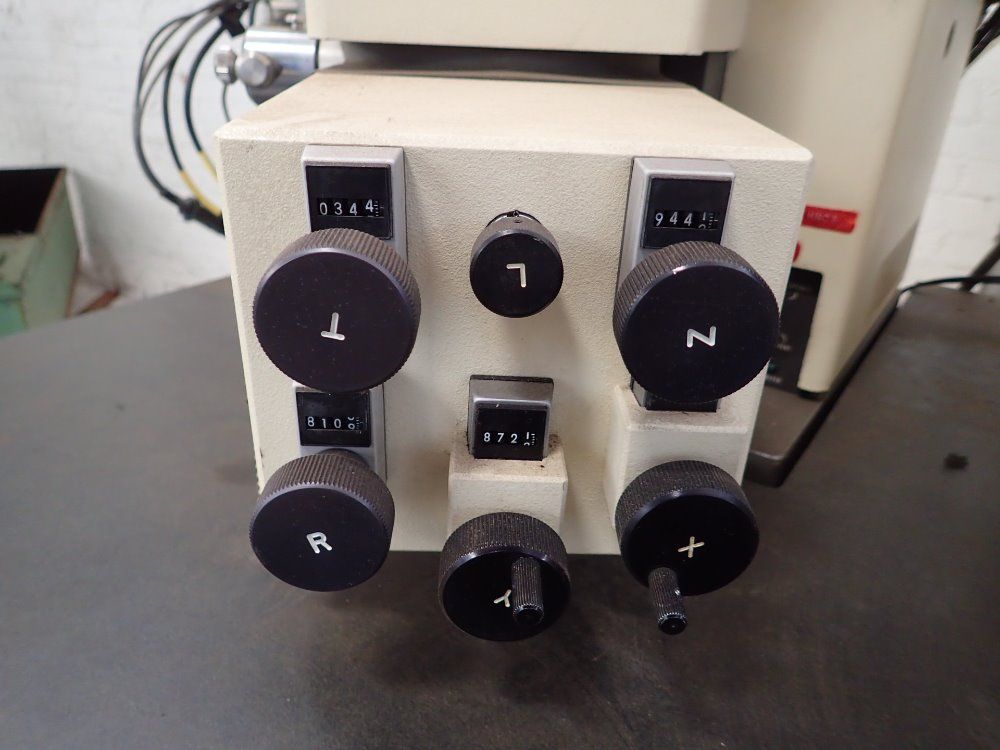 Amray Electron Microscope