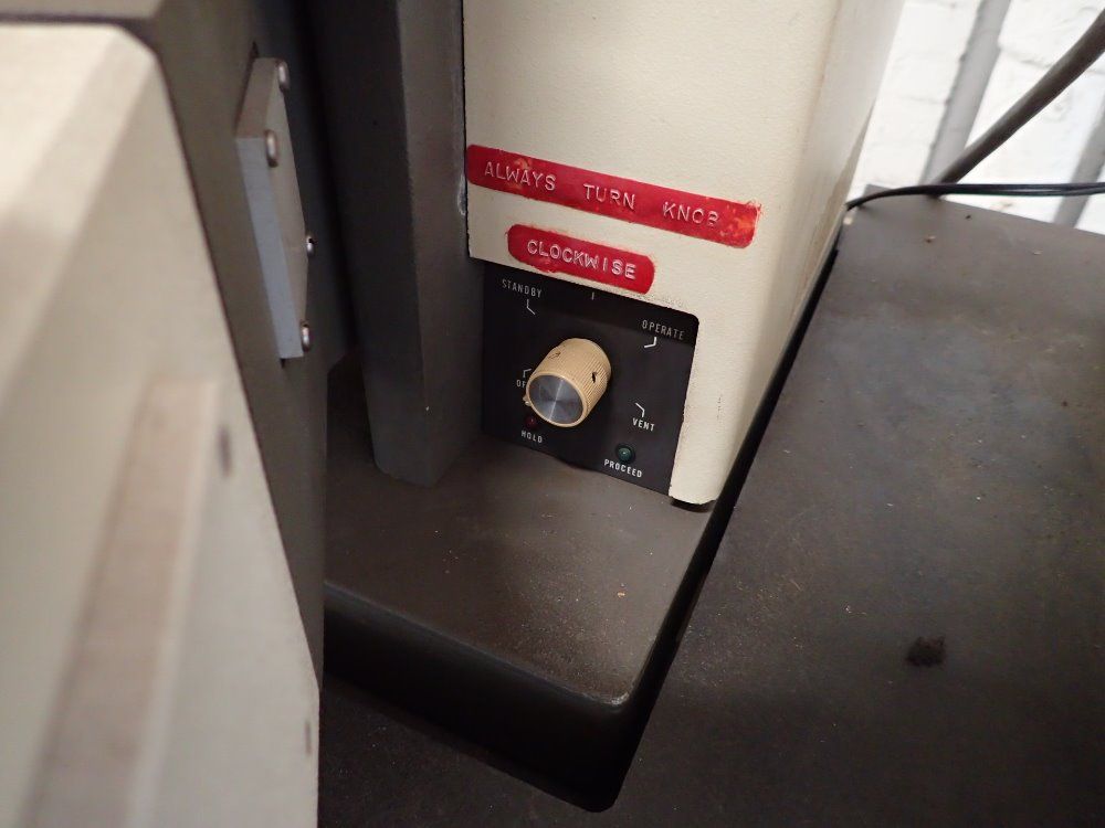 Amray Electron Microscope