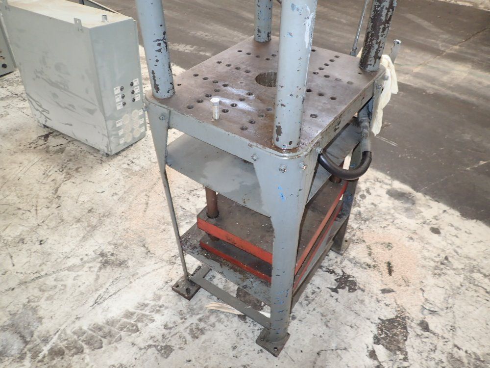 Danly Hydraulic 4 Post Press