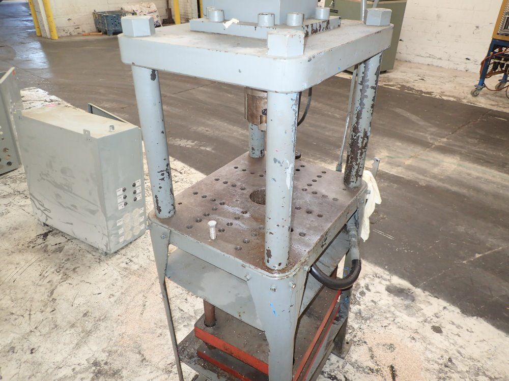 Danly Hydraulic 4 Post Press