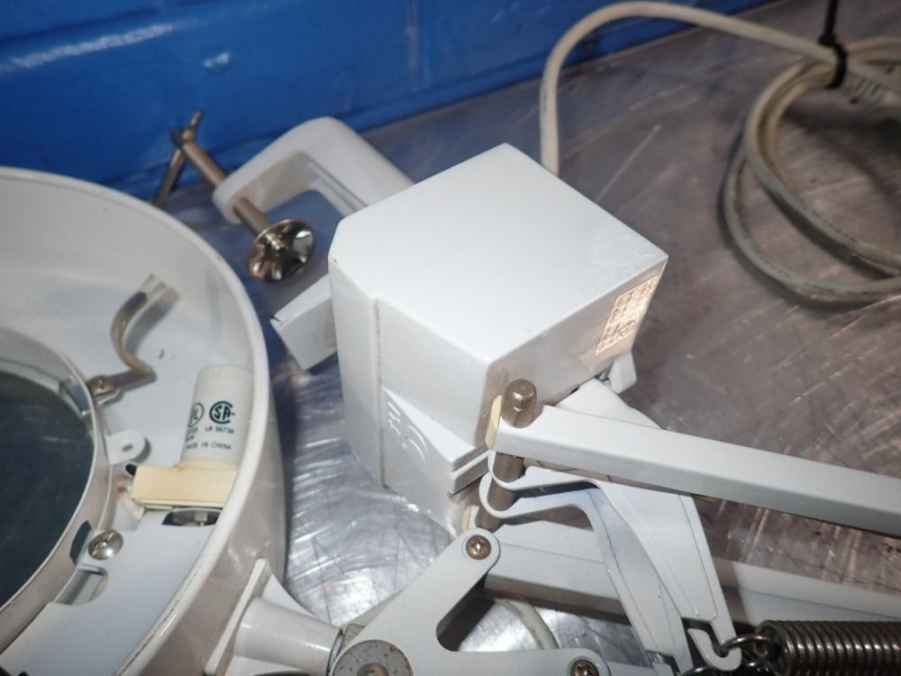 Lts Adjustable Magnifying Work Lamp