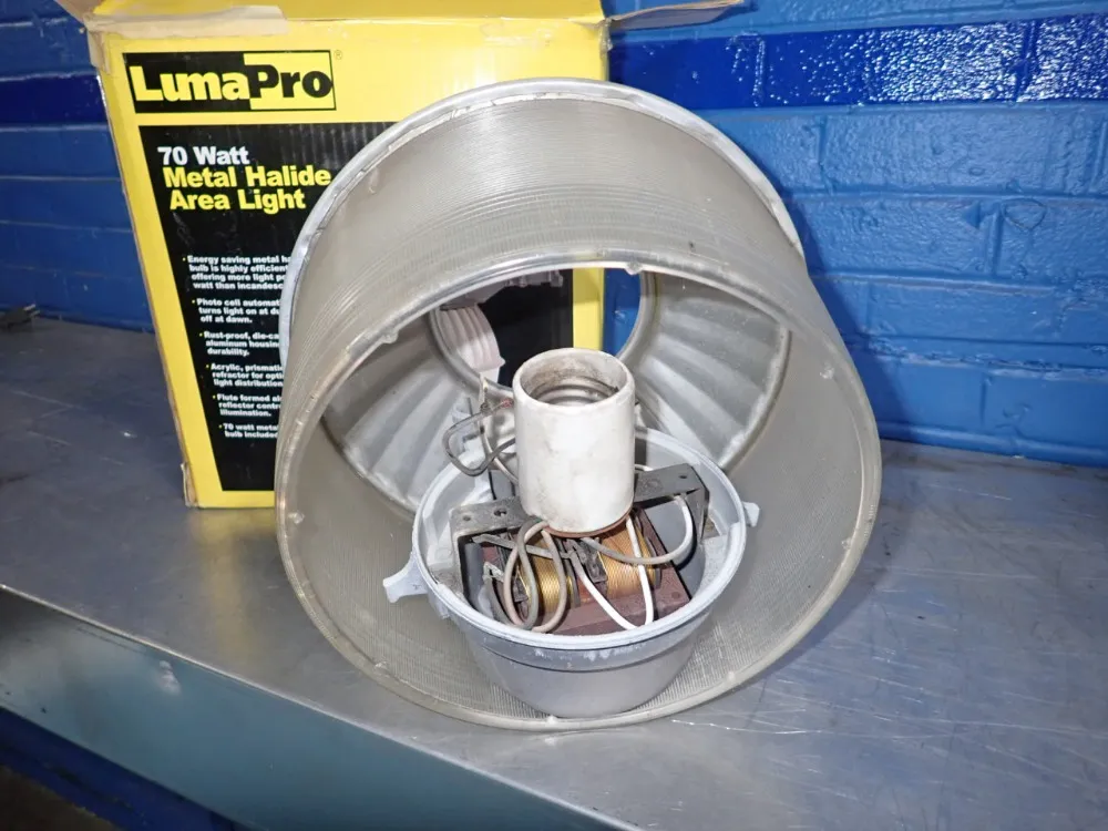 Luma Pro Halide Area Light Fixture