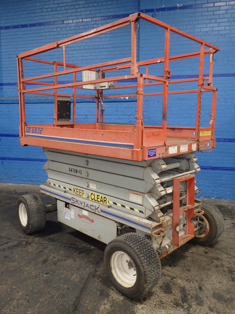 Sky Jack Scissor Lift