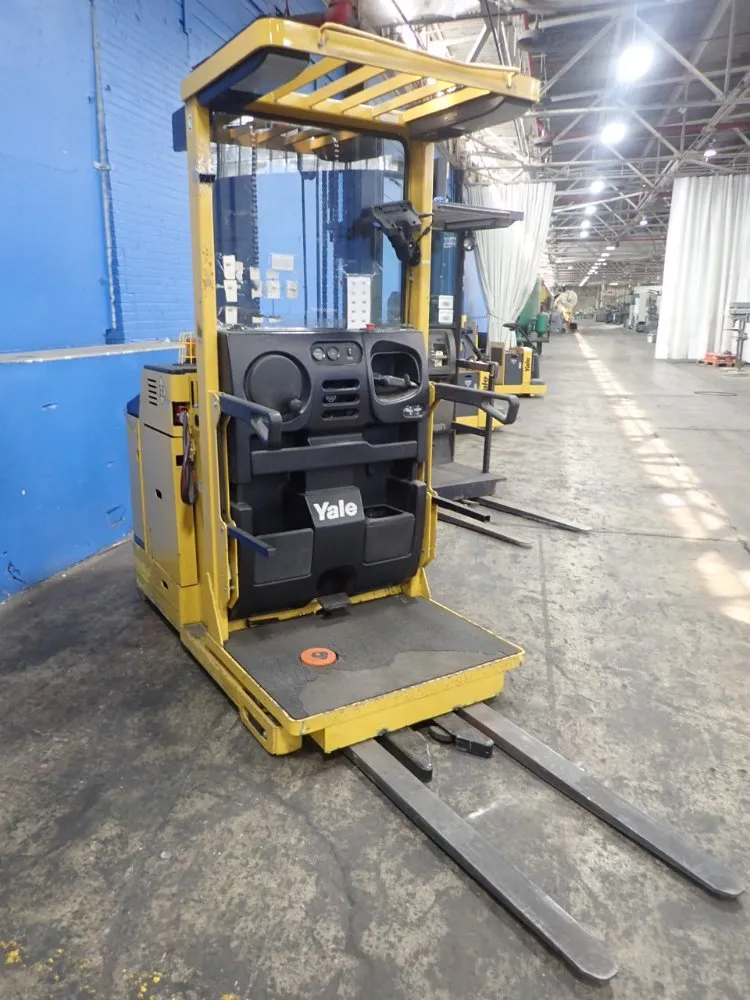 Yale Electric Order Picker