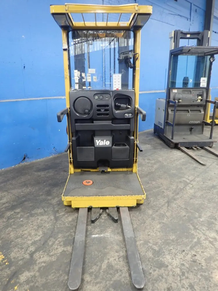 Yale Electric Order Picker