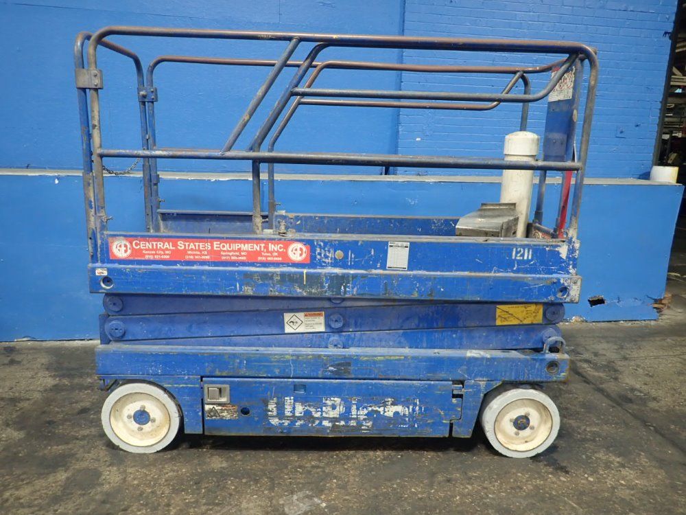 Upright Inc Platform Scissor Lift