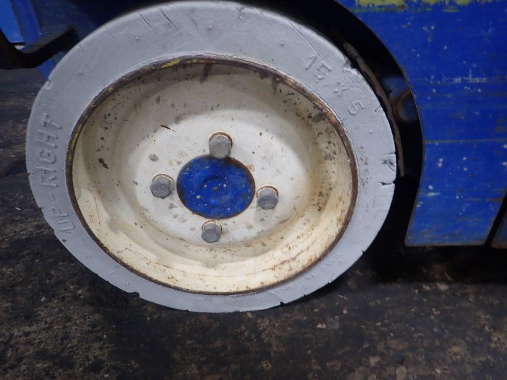 Upright Inc Platform Scissor Lift