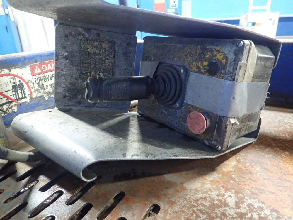 Upright Inc Platform Scissor Lift