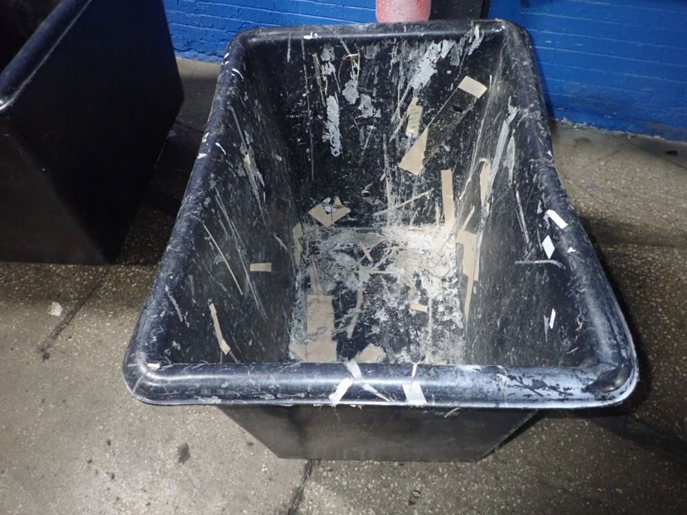 Uline/royal Poly Box Truck