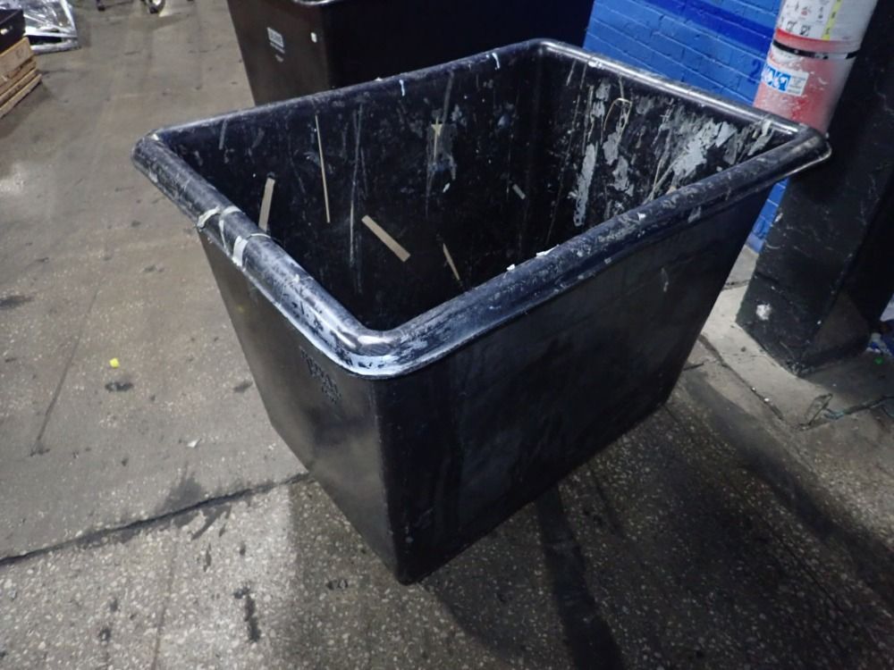 Uline/royal Poly Box Truck