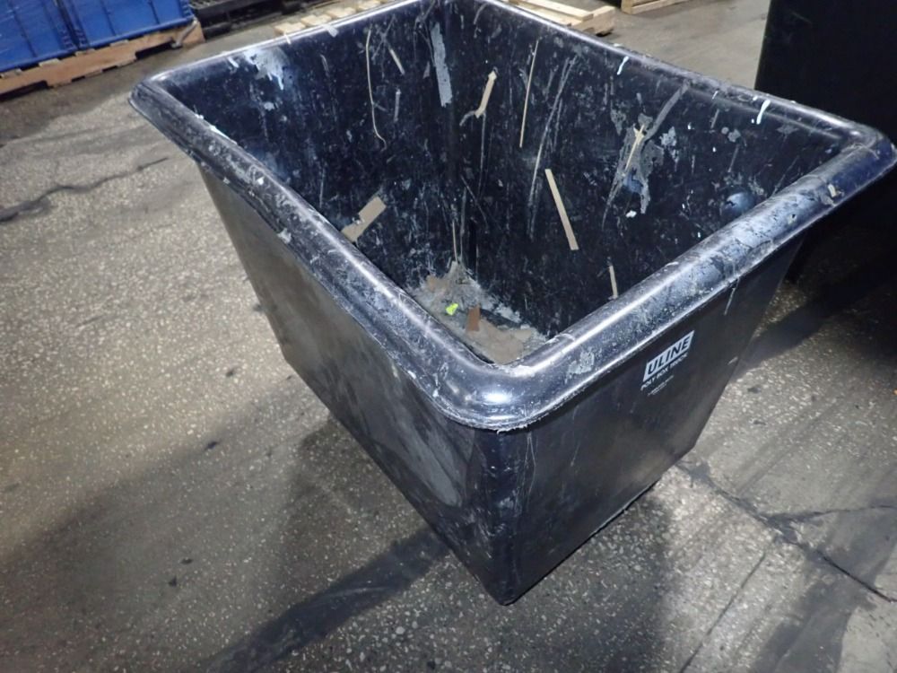 Uline/royal Poly Box Truck