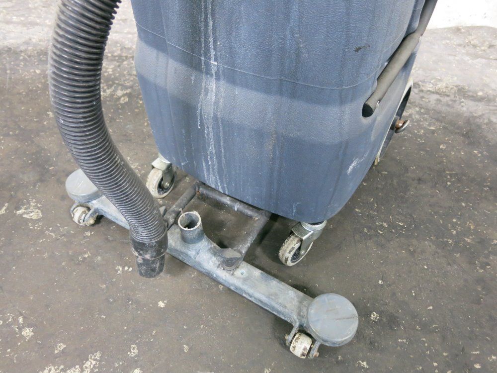 Advance Floor Scrubber