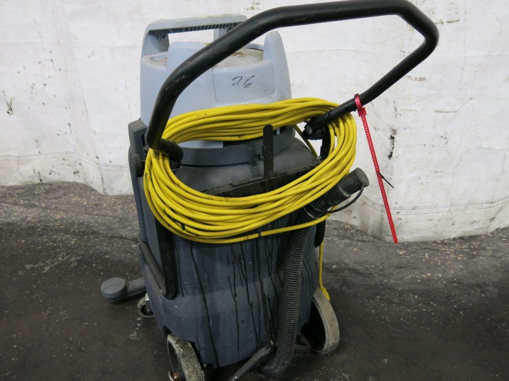 Advance Floor Scrubber