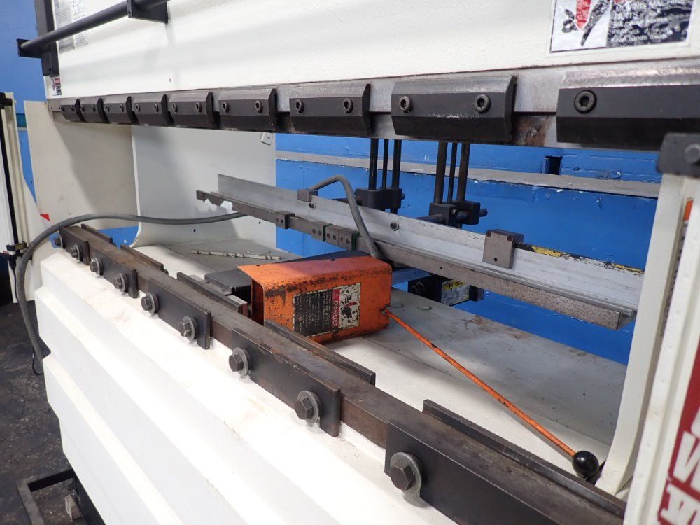 Hurco / Mebusa 78 3/4", 40ton 6' Press Brake - Ph 40/20