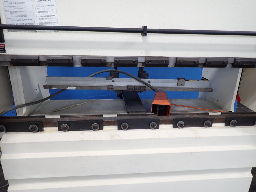 Hurco / Mebusa 78 3/4", 40ton 6' Press Brake - Ph 40/20