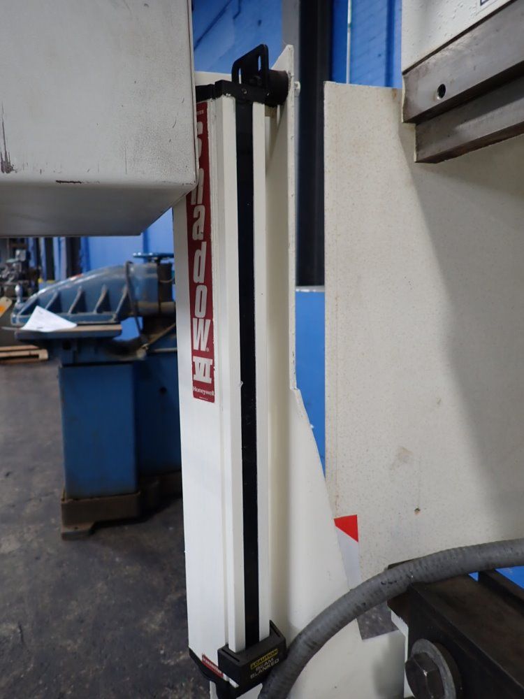 Hurco / Mebusa 78 3/4", 40ton 6' Press Brake - Ph 40/20