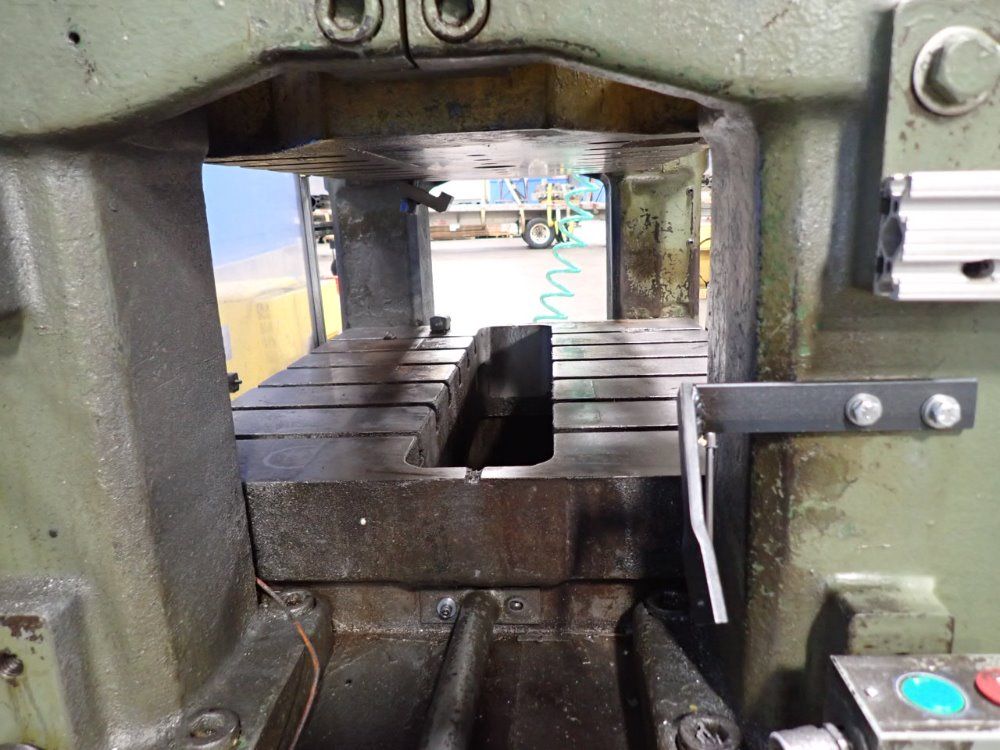 Bruderer 24" X 30" Bed, 60 Ton Bsta 60h 4-post Press - Bsta 60h