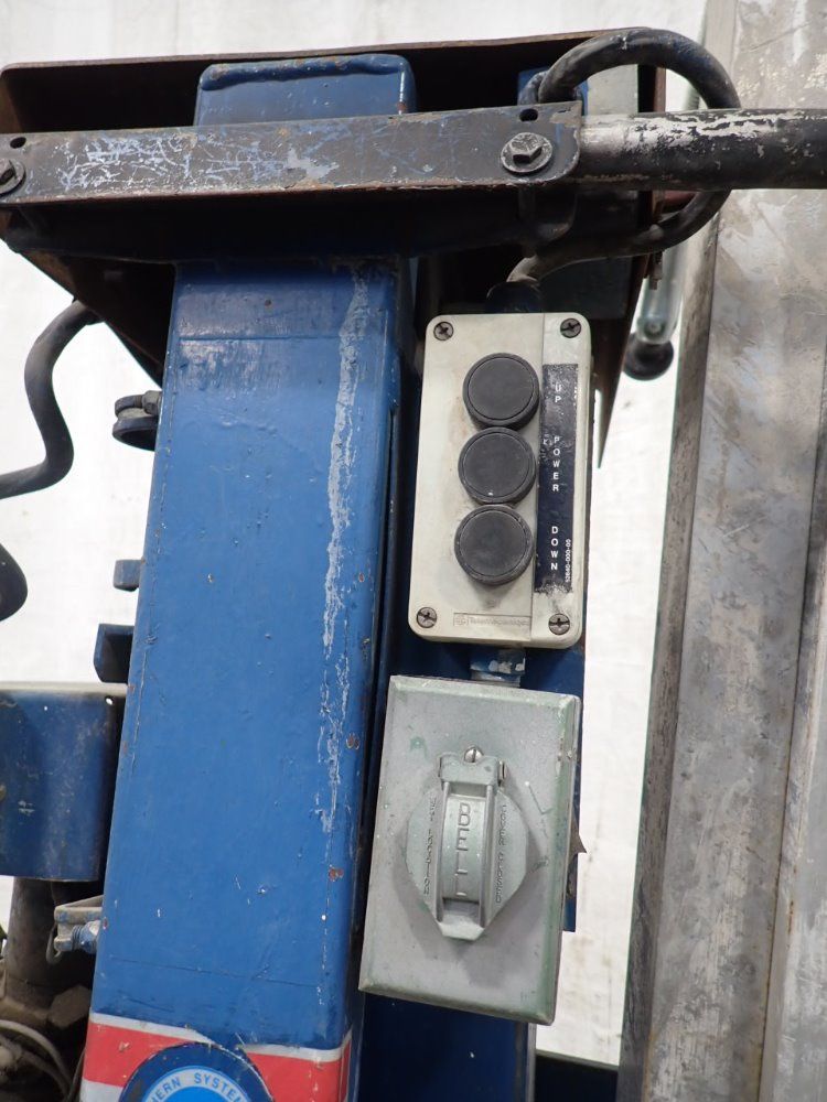 Up-right Inc Platform Lift