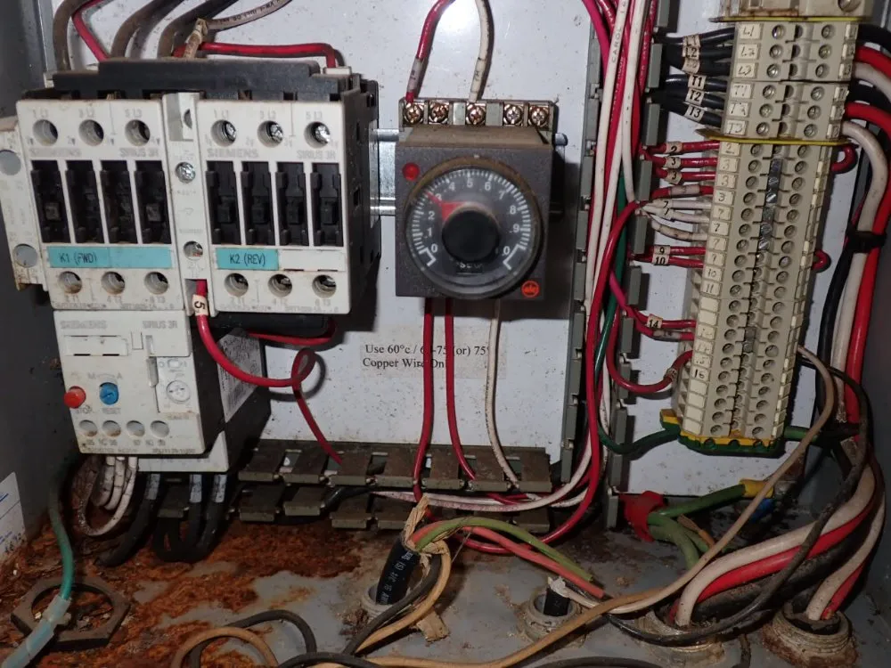 Flexicon 24" X 24" X 24" Auger Feeder