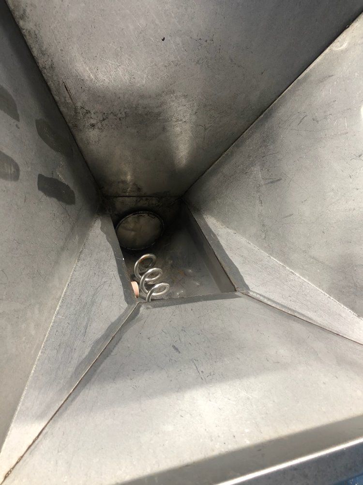 Flexicon 24" X 24" X 24" Auger Feeder