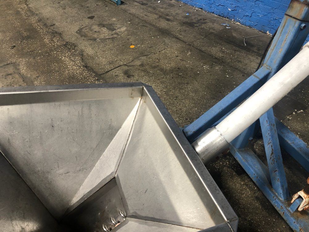 Flexicon 24" X 24" X 24" Auger Feeder