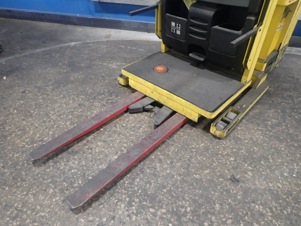 Hyster 3000# R30xms Electric Order Picker - R30xms