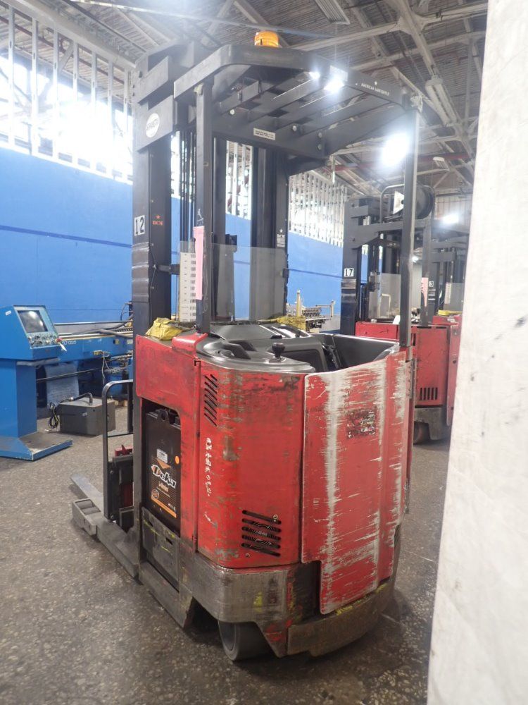 Raymond 3000# Easi Electric Reach Lift - Easi